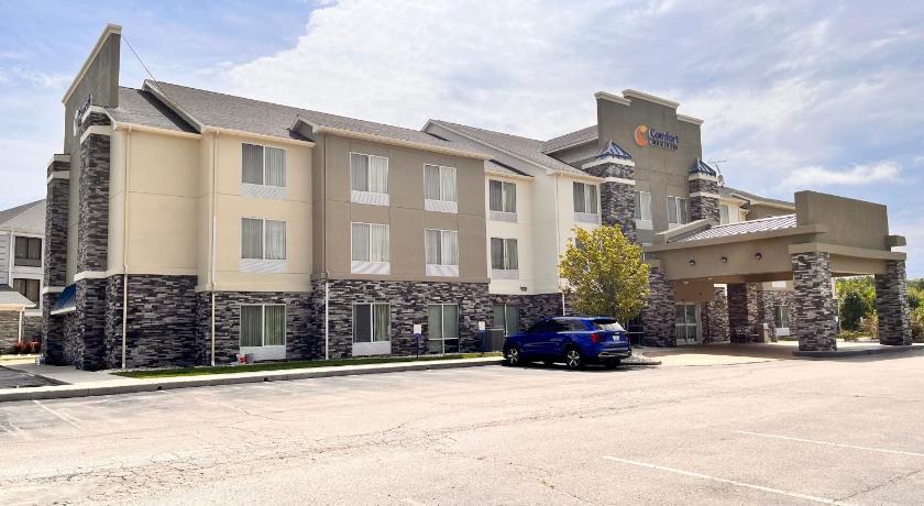 Comfort Inn & Suites photo