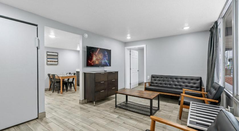 Image of 2 Bedroom Suite 7