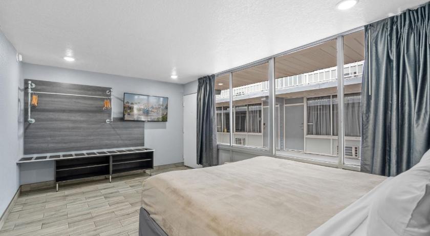 Image of 2 Bedroom Suite 0