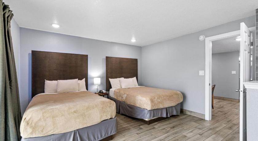 Image of 2 Bedroom Suite 3
