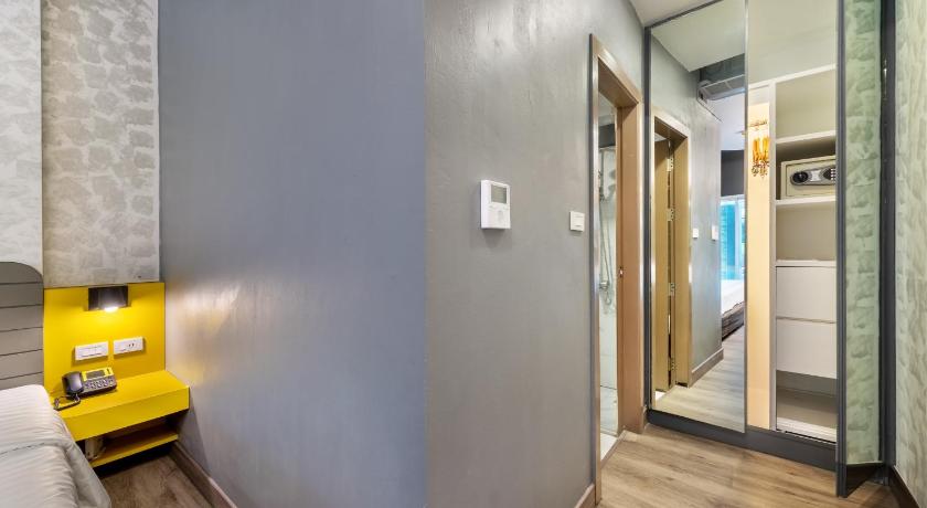 Image of Deluxe Pool Side 12