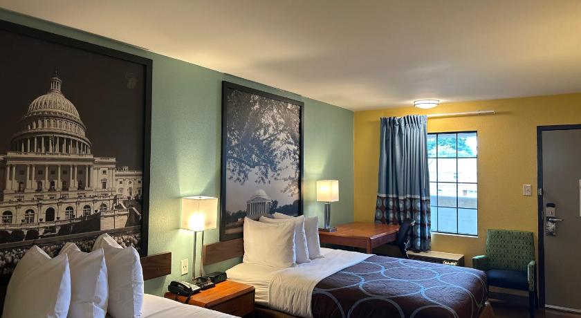 Super 8 By Wyndham Alexandria/Washington D.C. Area photo
