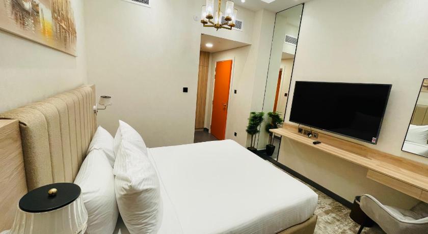 Image of Premier Room with Living Area 10