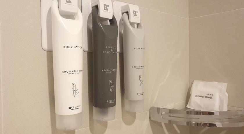 Image of Standard Twin Room 11