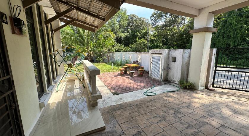 ペカン Azzahra Homestay Pekan Fully Aircond 4つ星 ゲストハウス 眺望