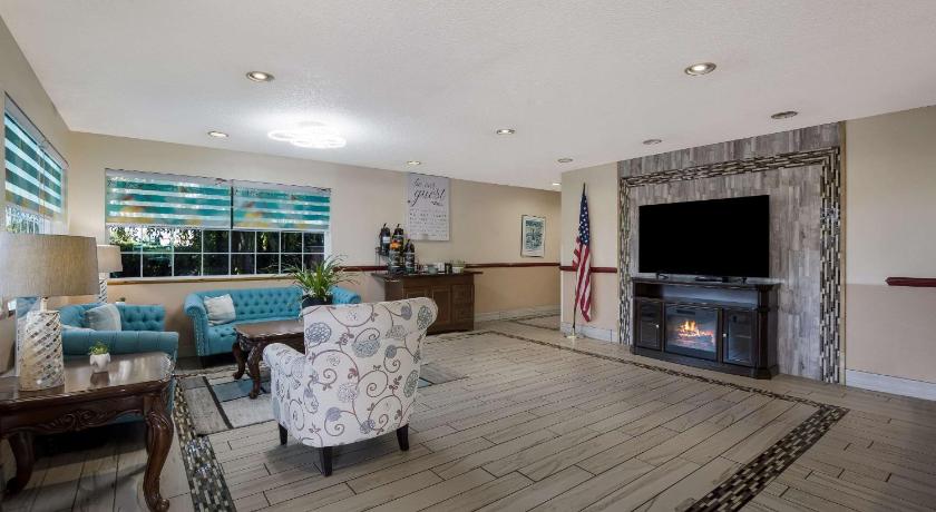 Quality Inn & Suites Medford Airport photo