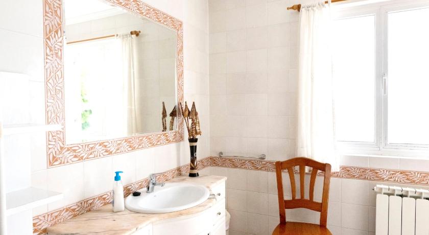 8 bedrooms house at Foz 400 m away from the beach with sea view jacuzzi and enclosed garden photo