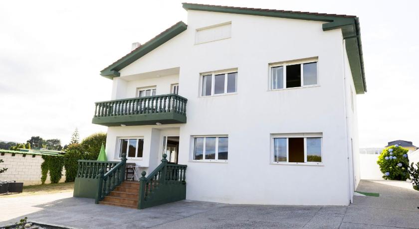 8 bedrooms house at Foz 400 m away from the beach with sea view jacuzzi and enclosed garden photo
