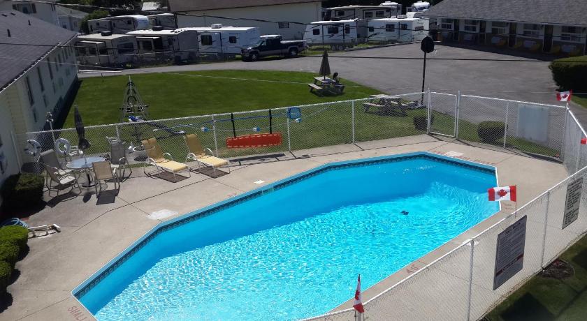 Fox Motor Inn photo