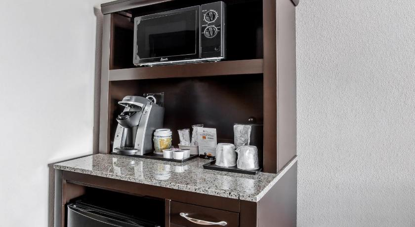 Image of 2 Queen Beds 1 Bedroom Suite 1