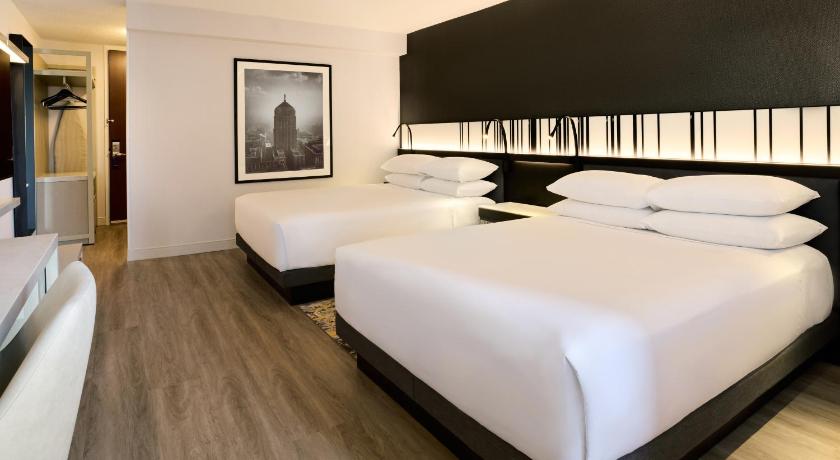 Image of 2 Queen Beds City View 3