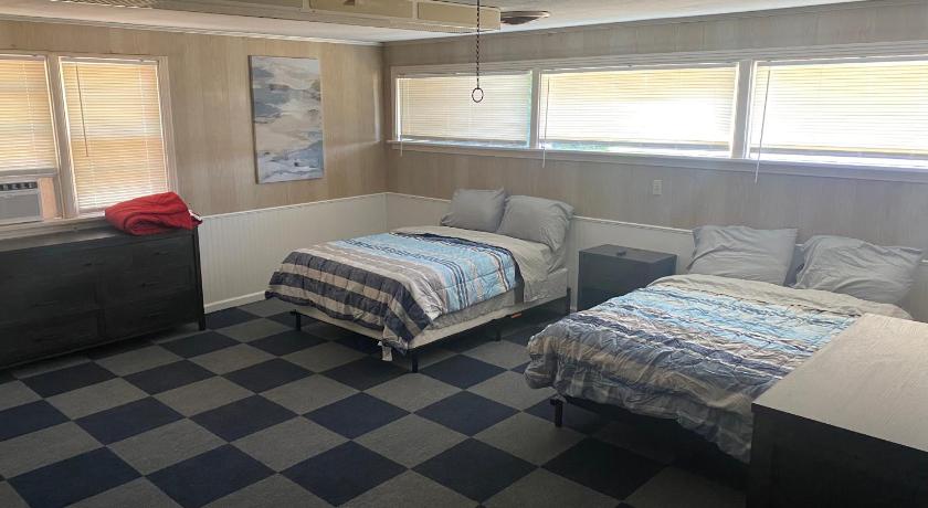 Spacious 4 Bedroom Home with 5 Beds near Interstate 40 in Amarillo, TX