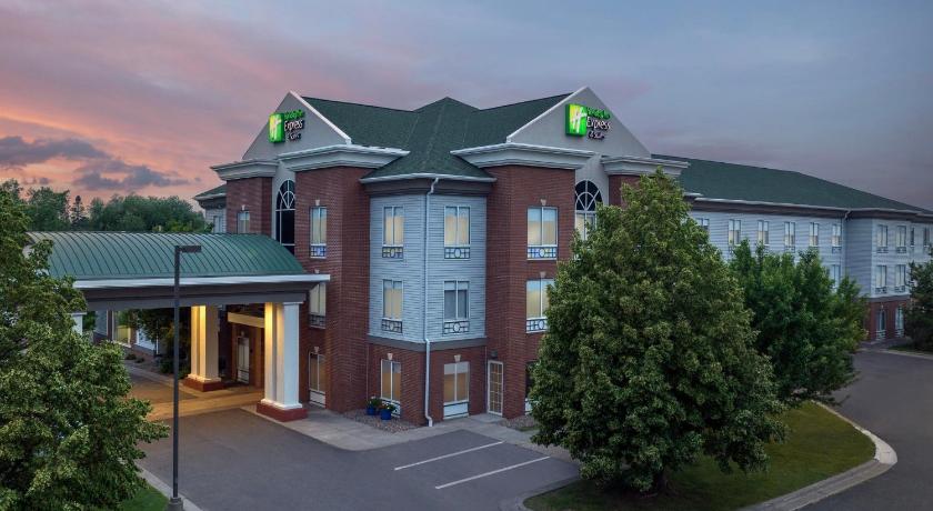 Holiday Inn Express & Suites Superior photo