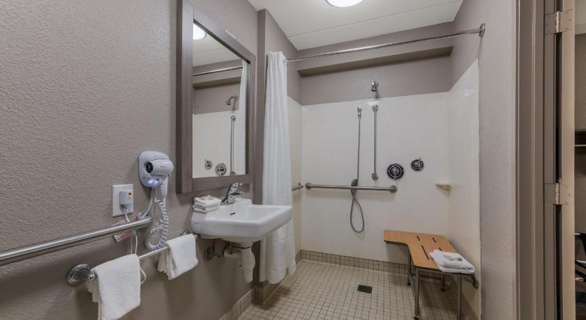 Red Roof Inn Hickory photo