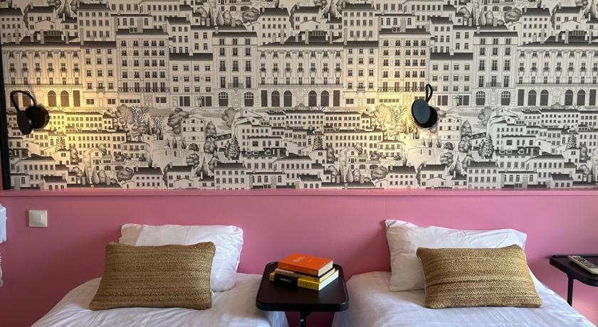 Image of Superior Twin Room 6