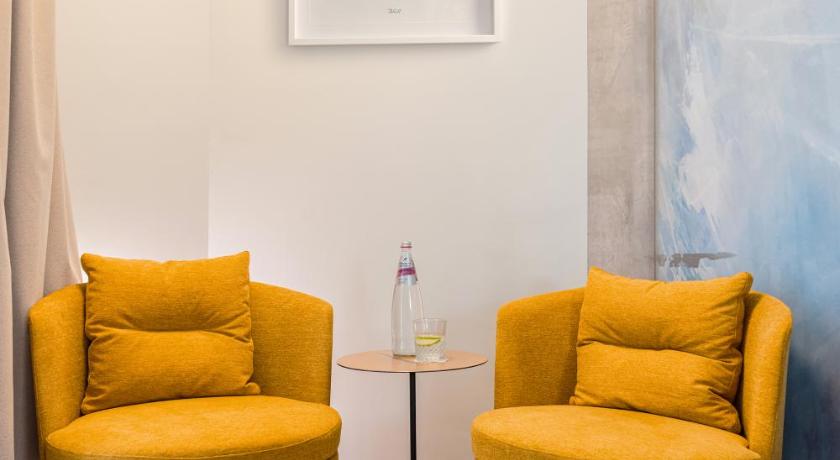 Image of Suite with Lake View 5