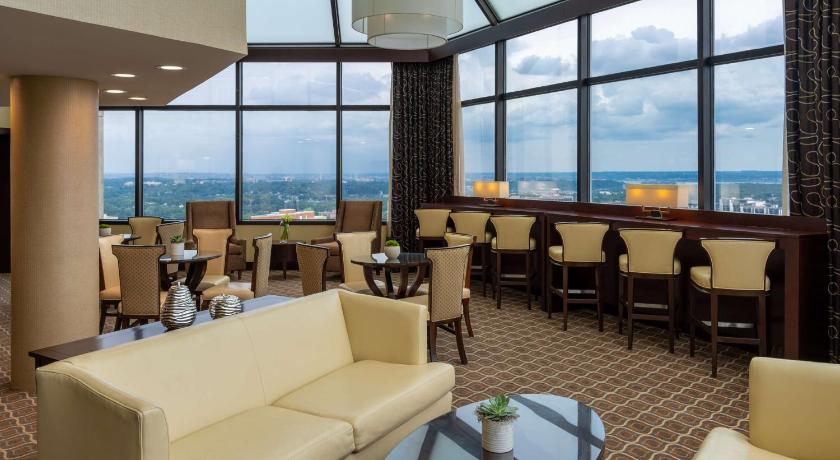 Hilton Alexandria Mark Center photo