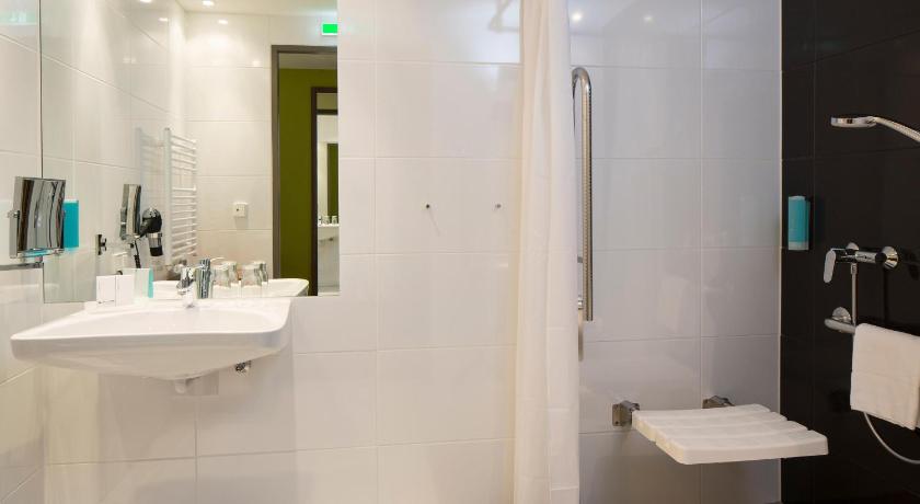 Image of Superior Room with Bathtub 7