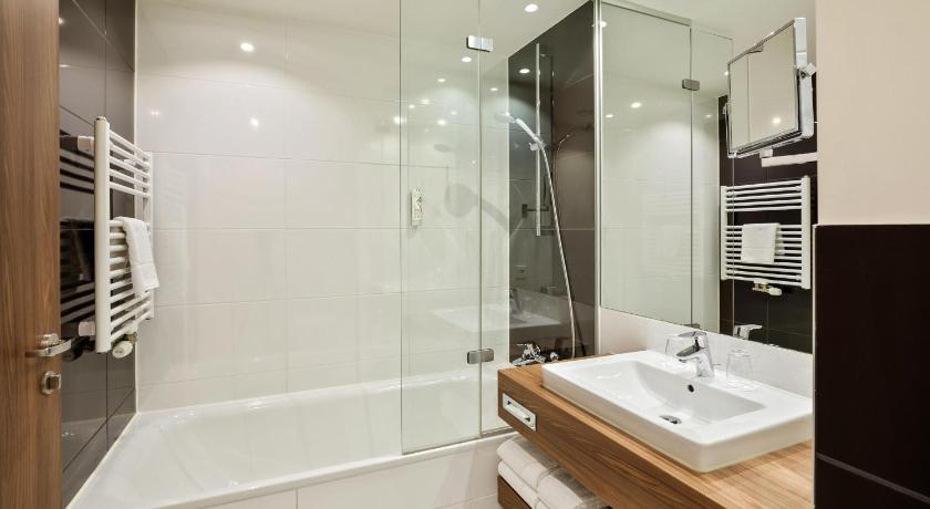 Image of Superior Room with Bathtub 2