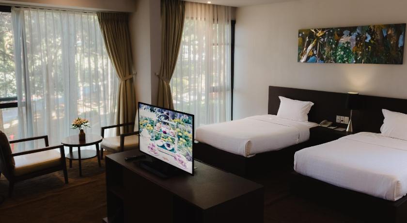 Image of Deluxe Twin 7