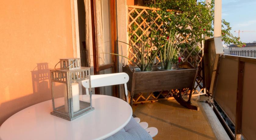 Image of Superior Double Room with Balcony and Garden View 12