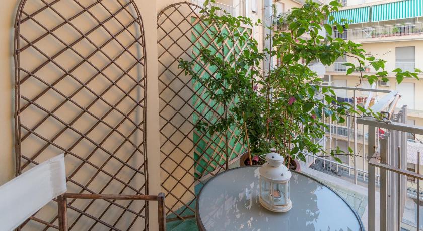 Image of Double Room with Internal Balcony 5