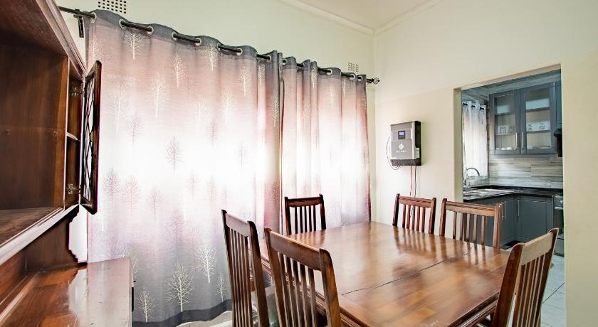 Wood Road Guest Lodge - image 7