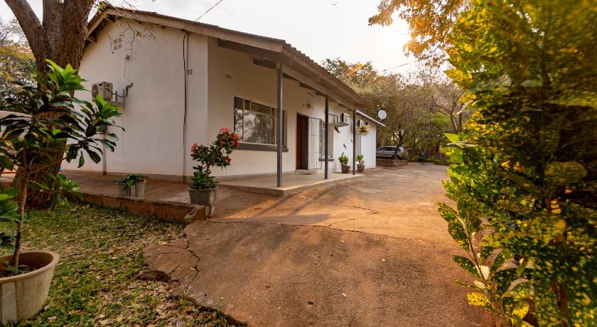 Wood Road Guest Lodge - image 12