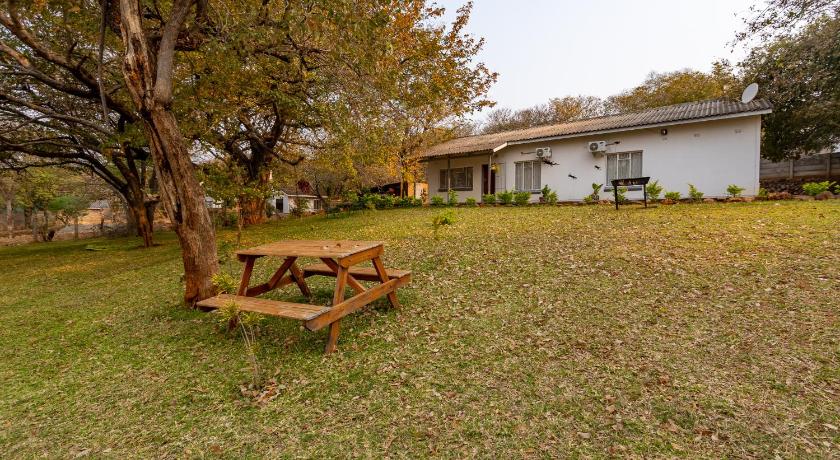 Wood Road Guest Lodge - image 15