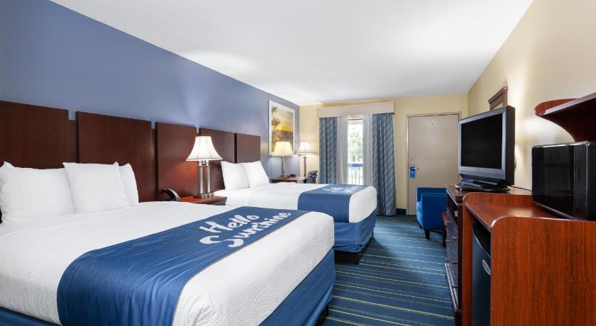 Days Inn by /Wyndham Chipley photo