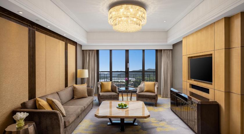 Image of Executive Lakeview Suite 0