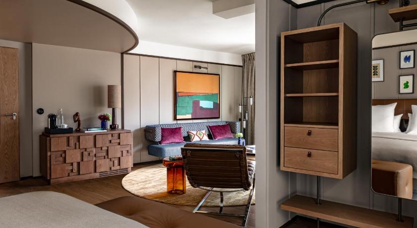 Image of Corner Junior Suite 3