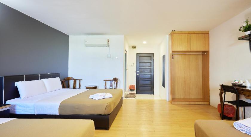 Image of Deluxe Family Suite 1