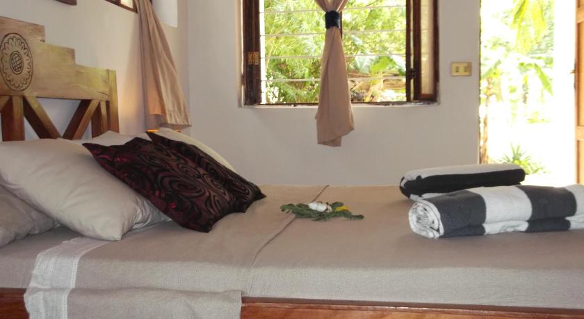 รูปของห้องพักสำหรับสี่ท่านพร้อมวิวทะเล (Quadruple Room with Sea View) 0
