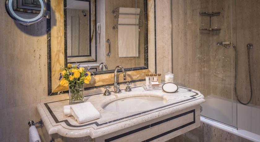 Image of Premium Suite with Rome View 2
