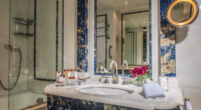 Image of Vista Suite with Rome View 5