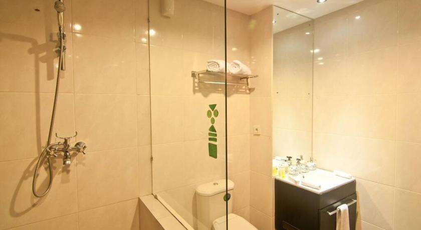 Image of Deluxe King Room 6