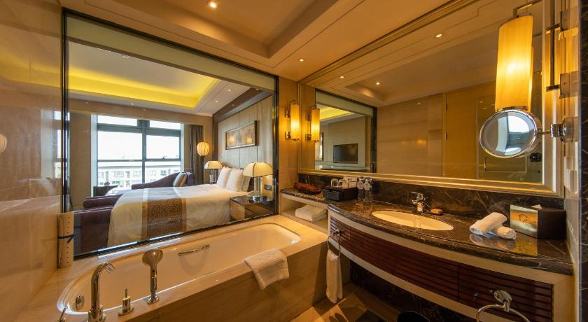 Image of King Hilton Guestroom 3