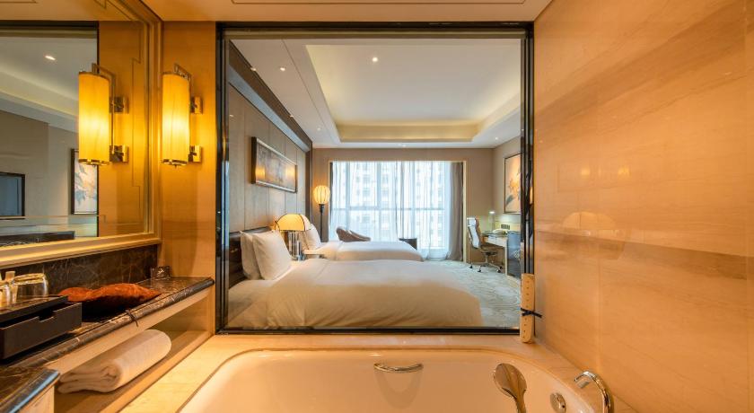 Image of Twin Hilton Deluxe 1