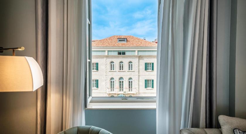 Image of King Executive Room 6