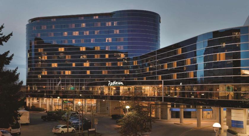 Radisson Hotel Vancouver Airport photo