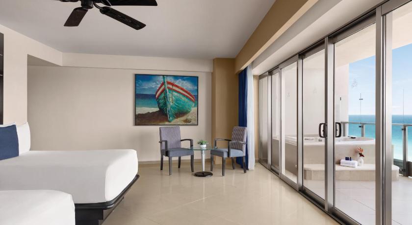 Óceánparti lakosztály 2 kétszemélyes ággyal (Ocean Front Suite Two Double Beds) fotója 3