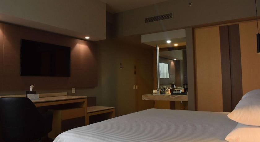 Ramada by Wyndham Mexico City Santa Fe photo