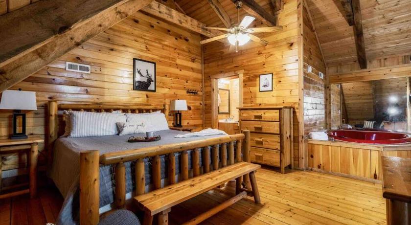 세비어빌 (TN) Our Deer Hideout - Couples retreat, hot tub, foosball, arcade 4성급 숙소 수영장