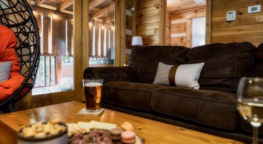 세비어빌 (TN) Our Deer Hideout - Couples retreat, hot tub, foosball, arcade 4성급 숙소 로비