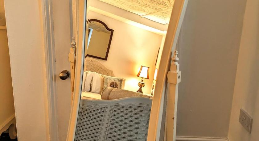 Brookside Hotel & Restaurant photo