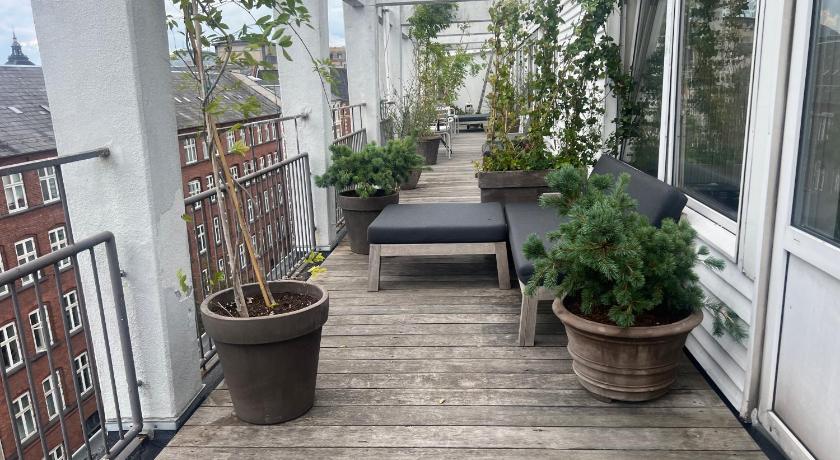 Image of Two-Bedroom Penthouse with Balcony & Habour View 8