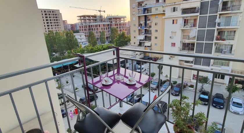 Cozy 1 Bedroom apartment near parks, cafes & restaurants photo