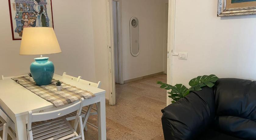 ローマ Group Apartment Roma 3つ星 シングルルーム レストラン