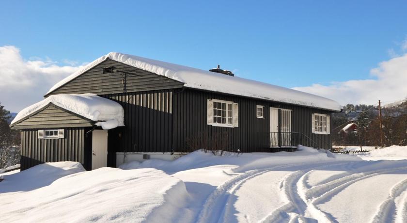 Image of Eight-Bedroom House 8